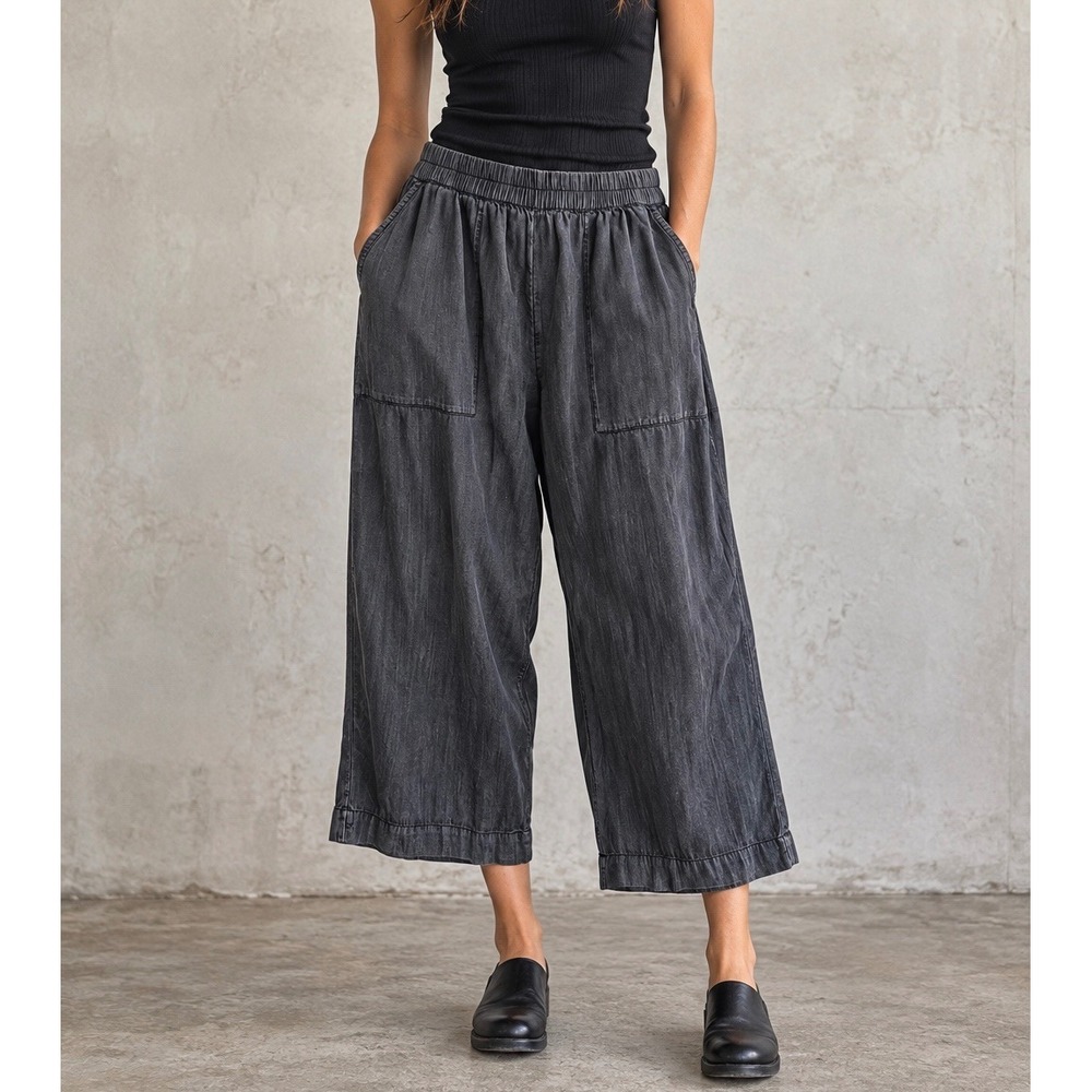 GUDRUN SJODEN Wide Leg Cropped Pull-On Pants in Charcoal Grey